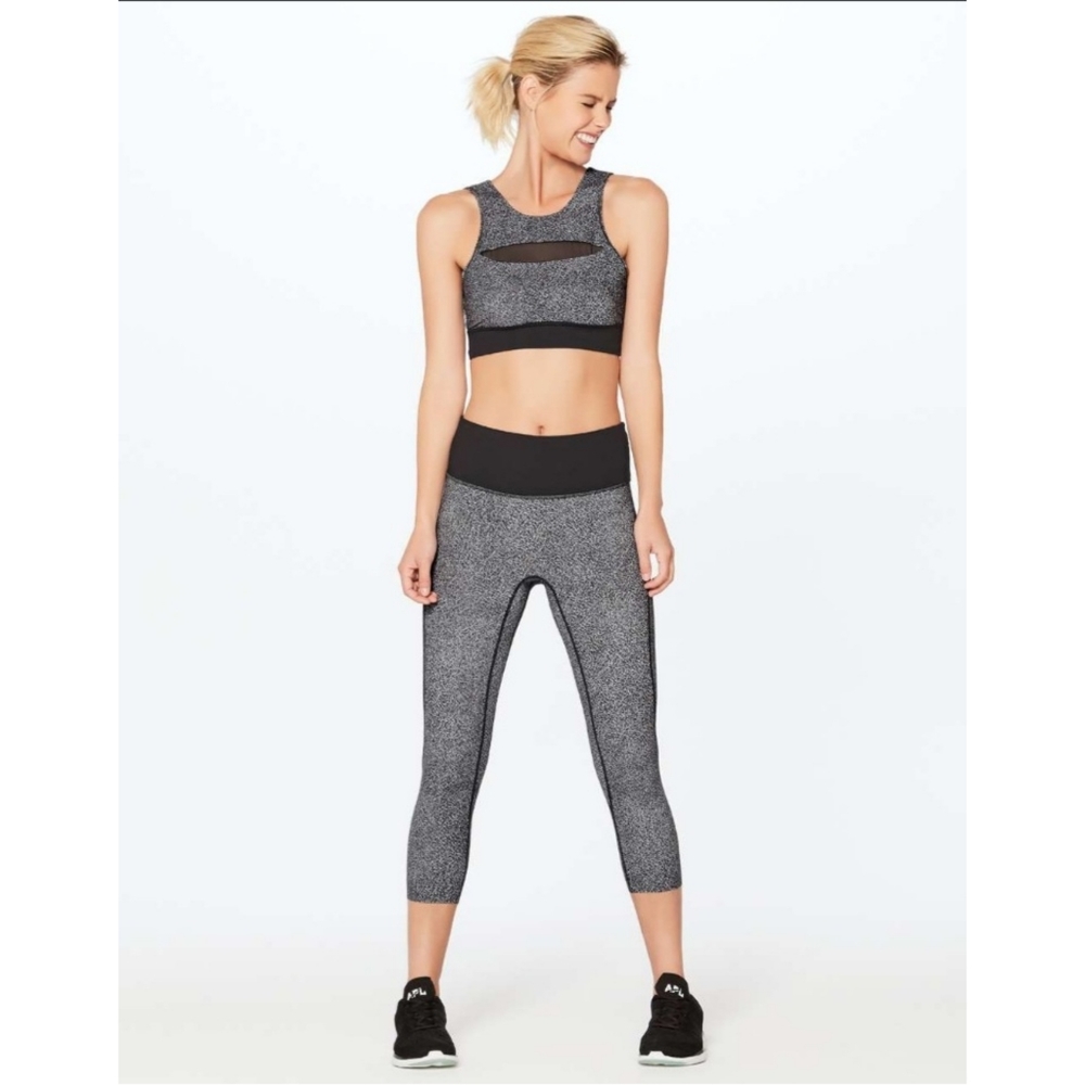 Lululemon Run the Day Crop *23" size 6